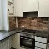 Маленькая кухня бежевого цвета - фото 1